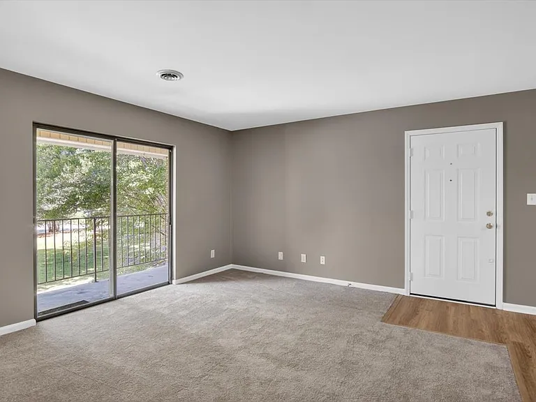 1630 Oxford Rd #F — Photo 4