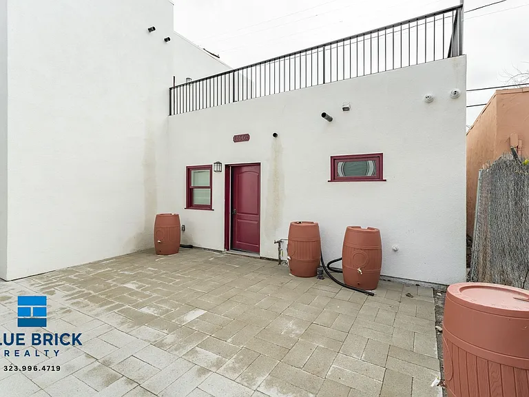 1166 1/2 W 29th St #1166-1/2 — Photo 11
