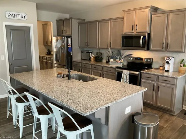 5835 Springer Dr, Greensboro, NC 27405