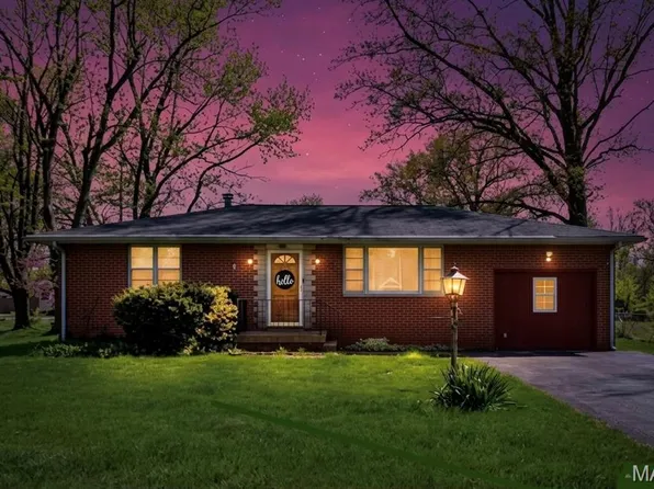 725 Jackson Ln, Godfrey, IL 62035