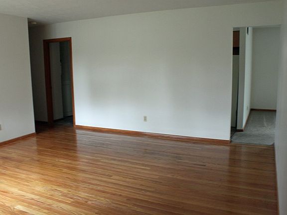 3rd image of 30 Indianbrook Ct
