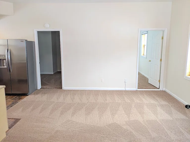 111 N Park St #D — Photo 4