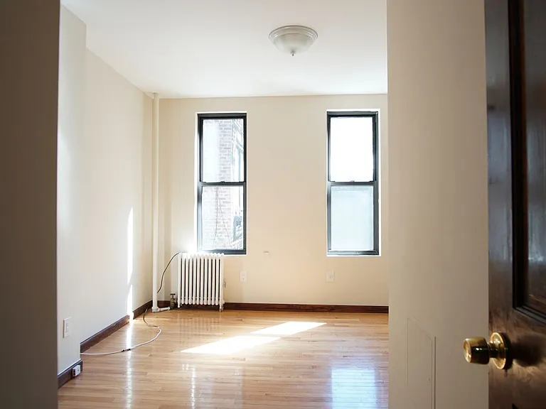 1586 York Ave #1 — Photo 7