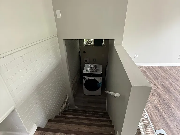 203 Elmwood Ave E — Photo 30