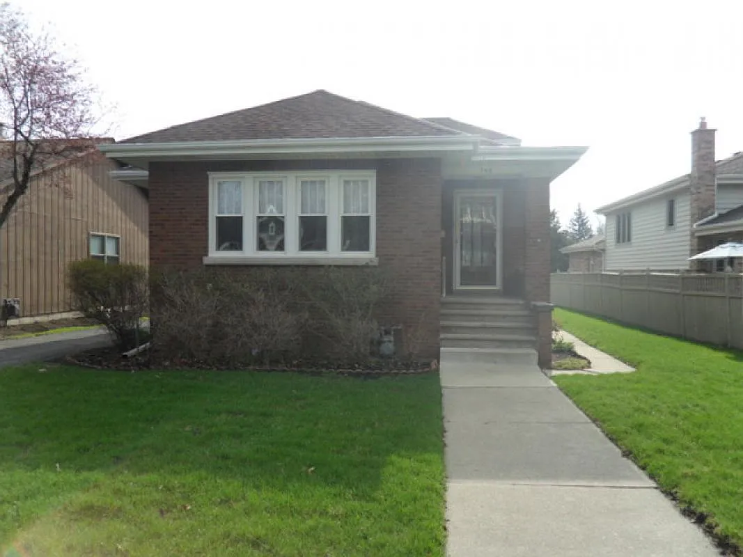 345 S Maple St photo 1