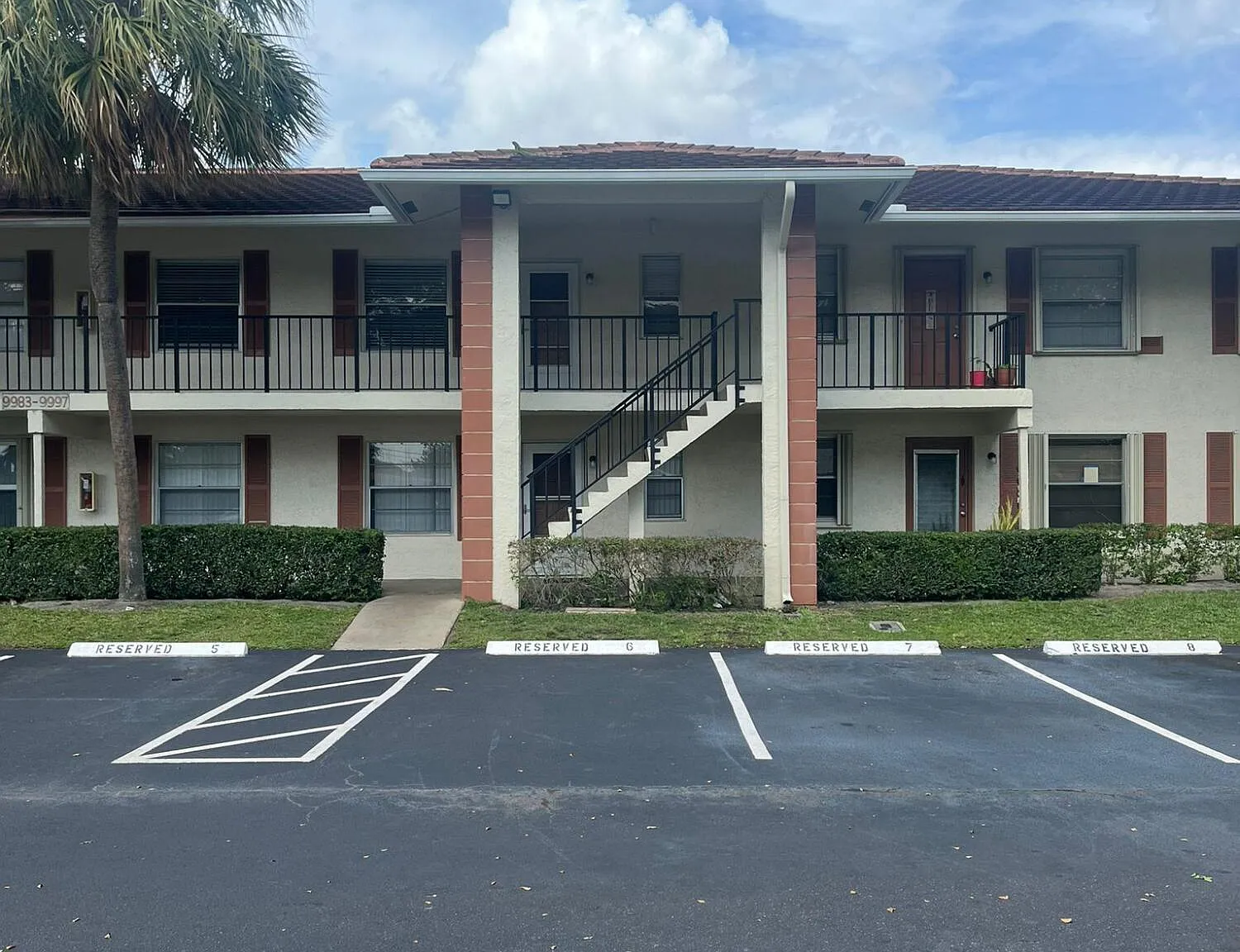 3 bed, 2.0 bath, 972 sqft, $2,400 — Photo 2
