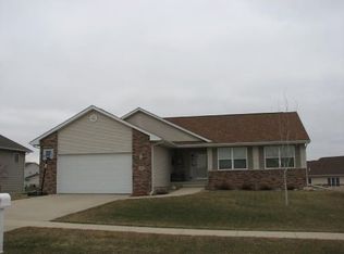 455 Prairie View Cir, Fairfax, IA 52228