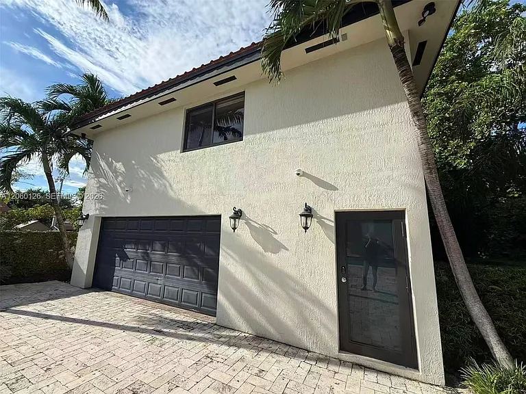 8881 SW 28th St — Photo 42