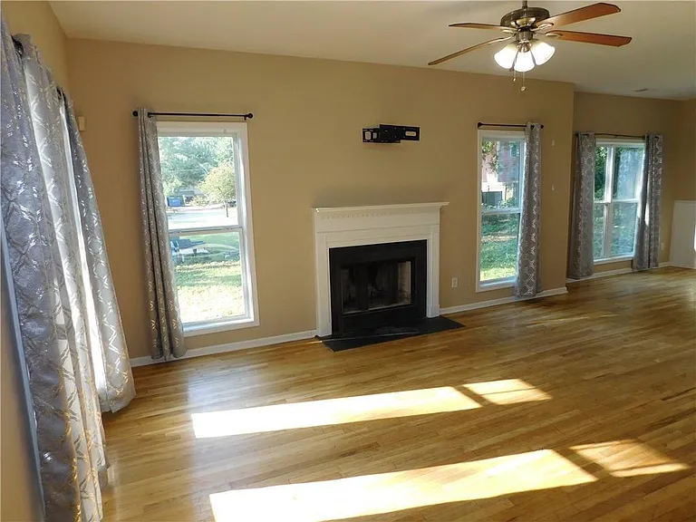 1005 Linam St SE — Photo 8