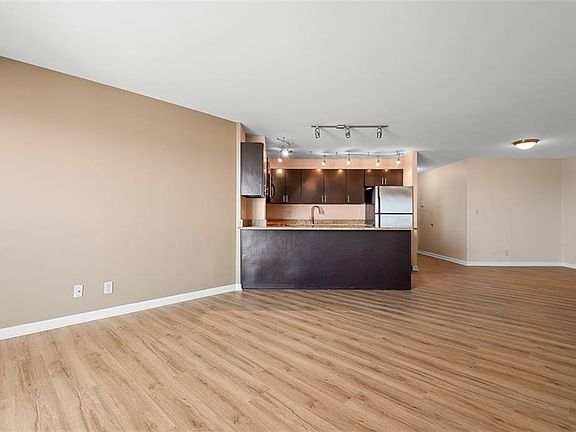 5th image of 3838 Rainbow Blvd #711