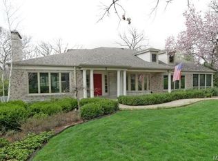 2 Oak Bend Dr, Saint Louis, MO 63124