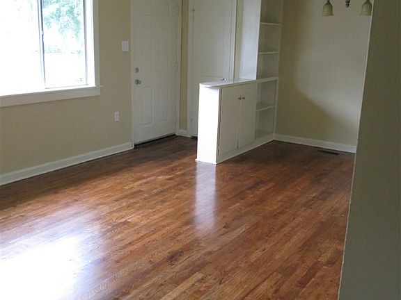 3rd image of 208 W 51st St