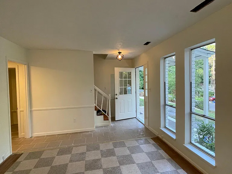 520 Elder St — Photo 3