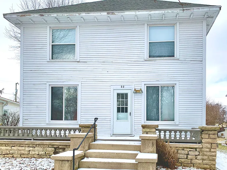 66 W Perry St — Photo 15