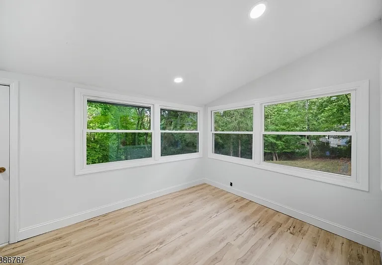 330 Springbrook Trl — Photo 13