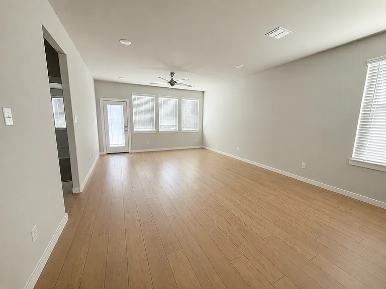 225 Mountain Meadow Ln — Photo 7