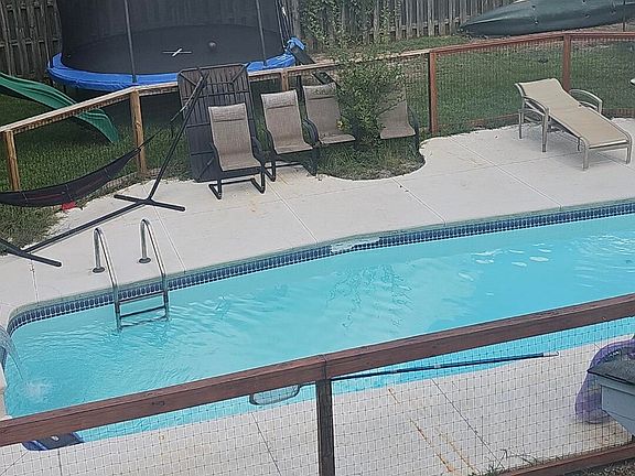 2nd image of 105 Sarmiento Ln