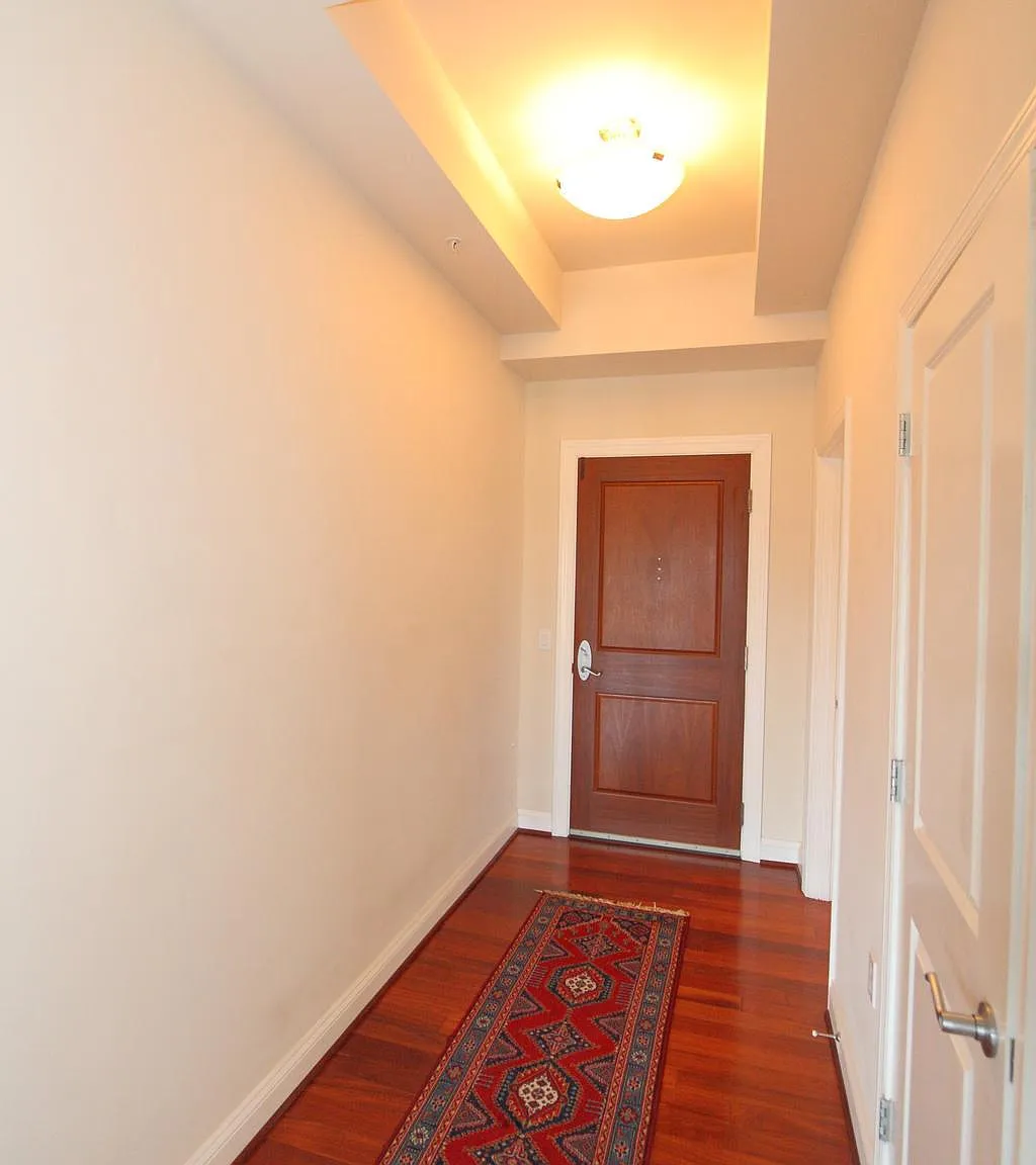 Byron Condominium — Photo 4