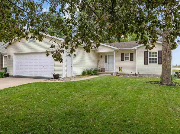 1500 Rock Island Dr, Ely, IA 52227
