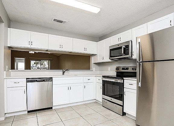 5th image of 1928 Sheeler Oaks Dr