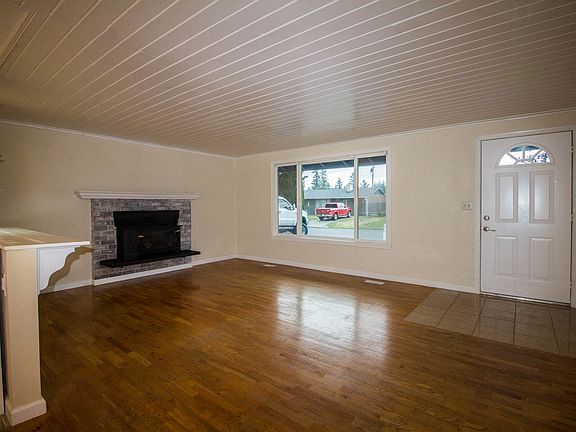 4th image of 16814 8th Ave E