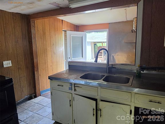 4th image of 1304 Old Plank Rd