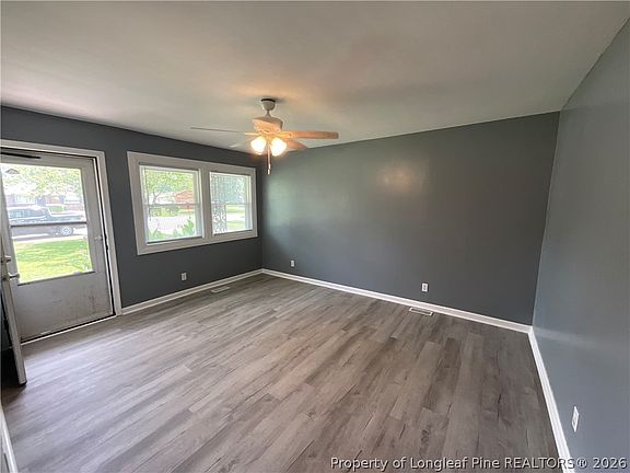 2nd image of 1422 Grandview Dr