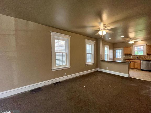 5th image of 40 Lincoln Ave