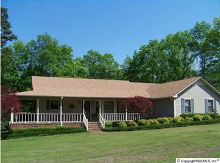 1802 Hayes St SW, Hartselle, AL 35640