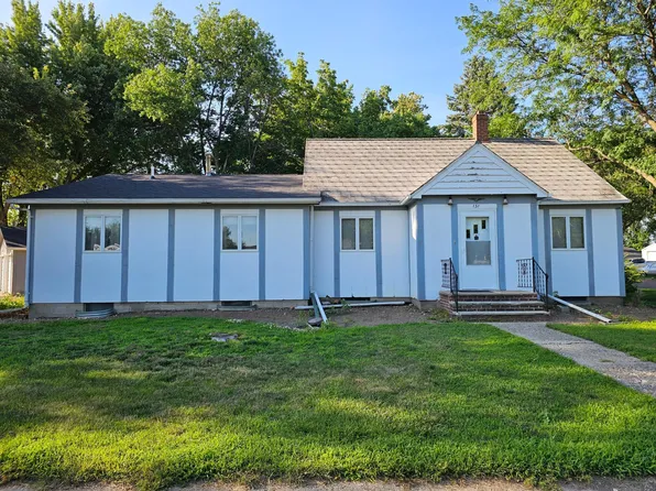 131 E Dineen St, Sanborn, MN 56083