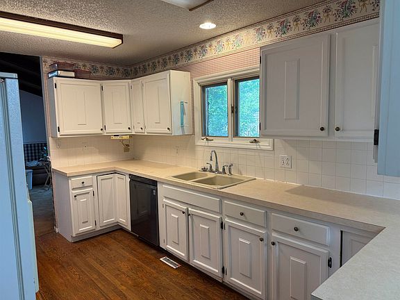 2nd image of 2712 W E Street