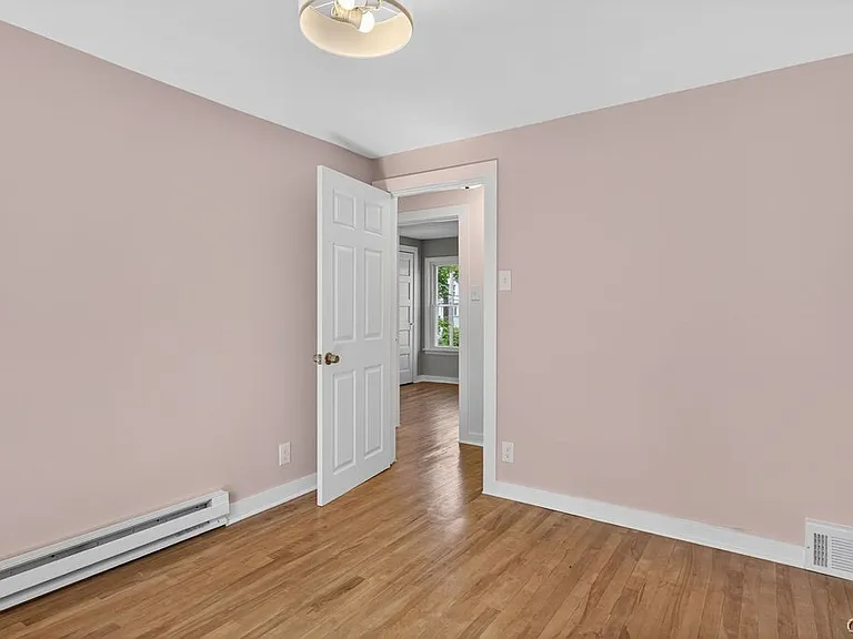 423 Wendell Ter — Photo 32