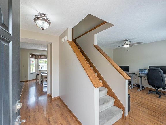 5th image of 1894 Queens Meadow Ln