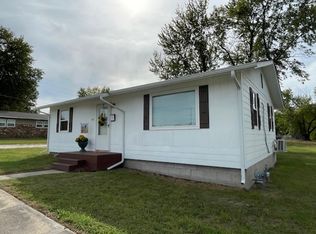 412 S Jefferson St, Carterville, MO 64835