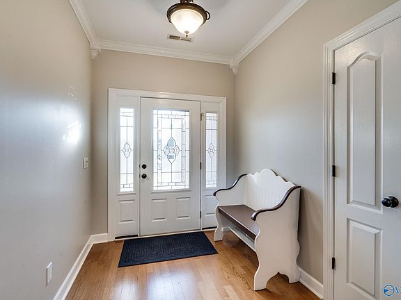 5th image of 121 Castlehill Dr