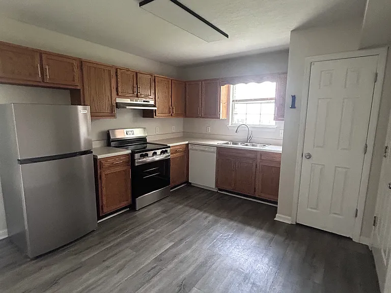 9894 Bettis Estates Ln — Photo 7