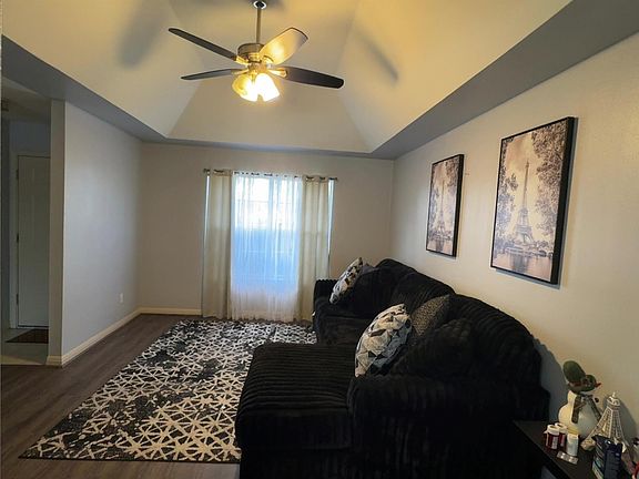 3rd image of 310 Raintree Dr