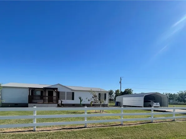 922 E Chad St, Whitney, TX 76692
