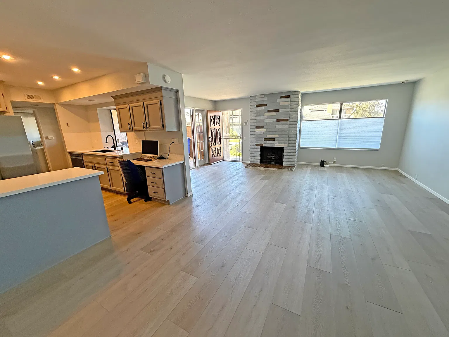 3 bed, 2.5 bath, 1599 sqft, $3,995 — Photo 4