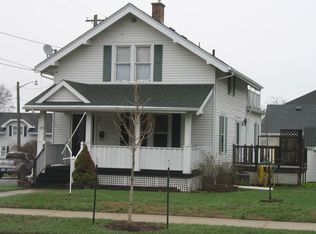 953 N 8th St, Manitowoc, WI 54220