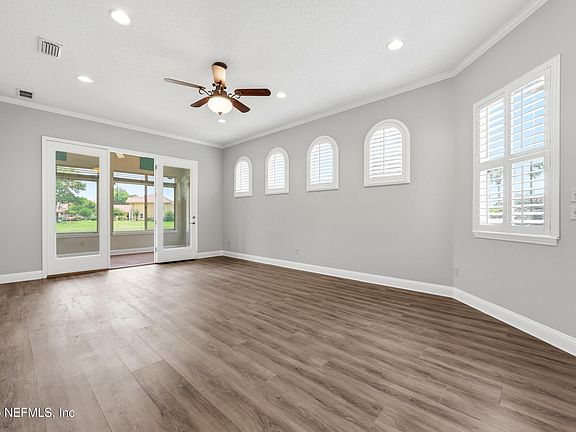 4th image of 3824 LA VISTA Circle
