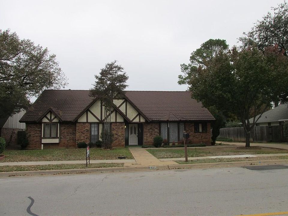 1st image of 2704 Woodside Dr