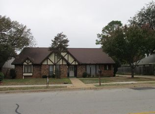 2704 Woodside Dr, Arlington, TX 76016