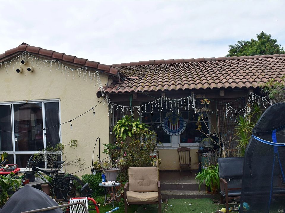1st image of 3058-60 44th St