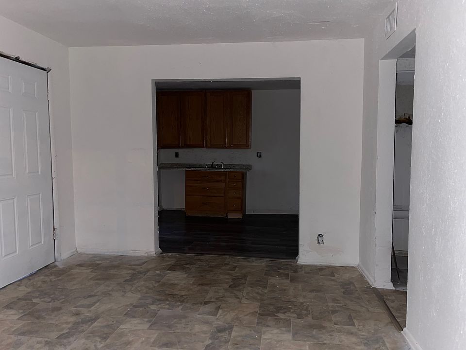1st image of 1019 W 6th St #1