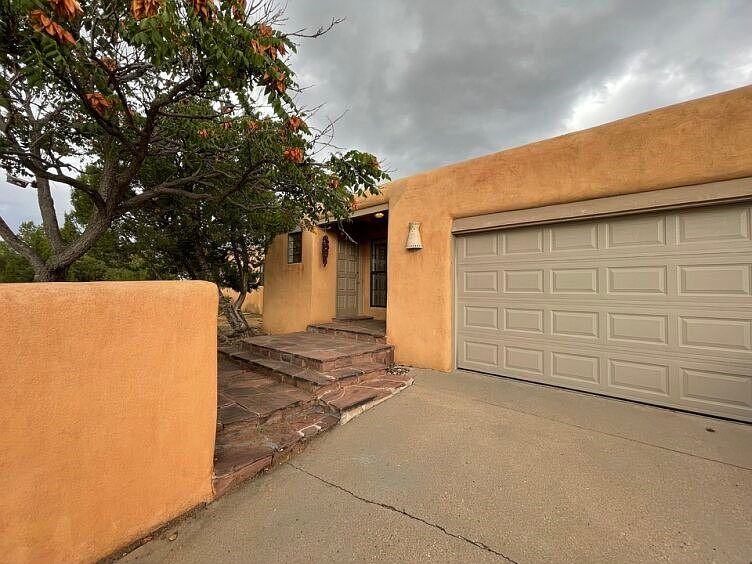 1st image of 625 Calle De Valdez