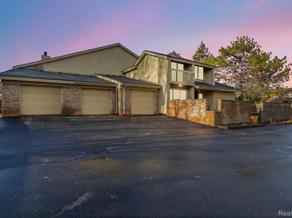 1561 S Hill Blvd, Bloomfield Hills, MI 48304