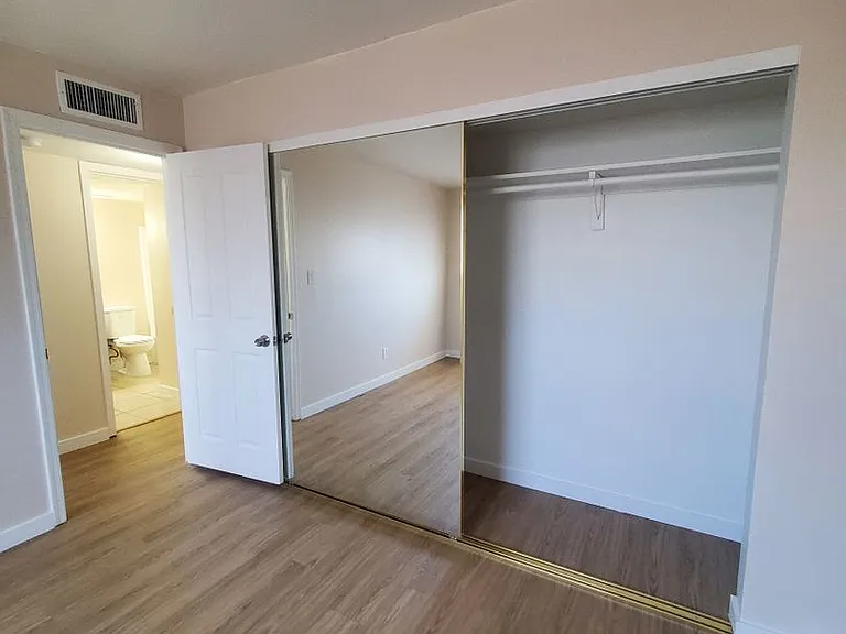 Mountain View Condos — Photo 19