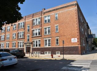 1606 W Nelson St #1, Chicago, IL 60657