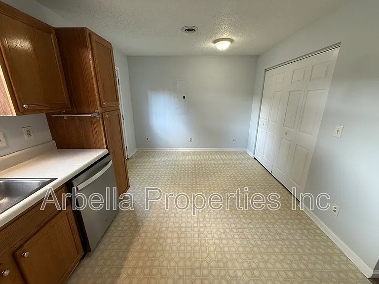 390 Erwin Hwy #2 — Photo 9